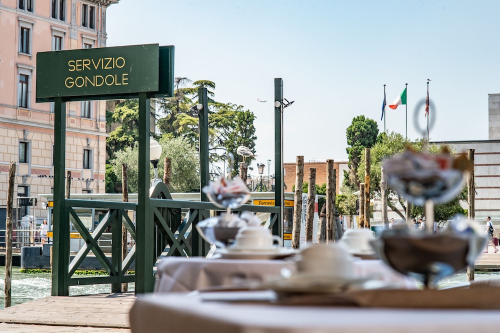 Hotel Antiche Figure — Restaurant & bars in Venice, Veneto