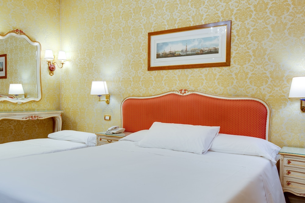 Hotel Antiche Figure — Hotel rooms in Venice, Veneto