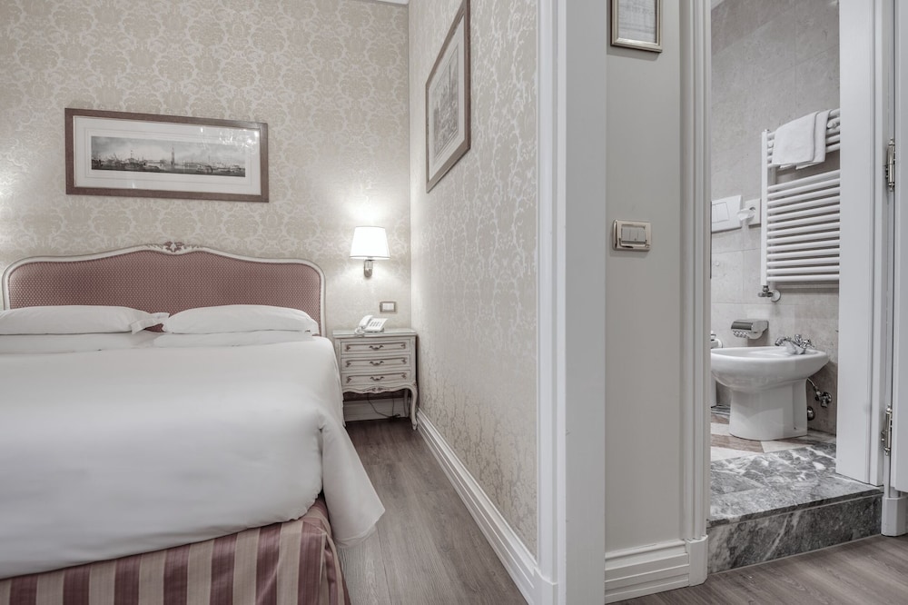 Hotel Antiche Figure — Hotel rooms in Venice, Veneto