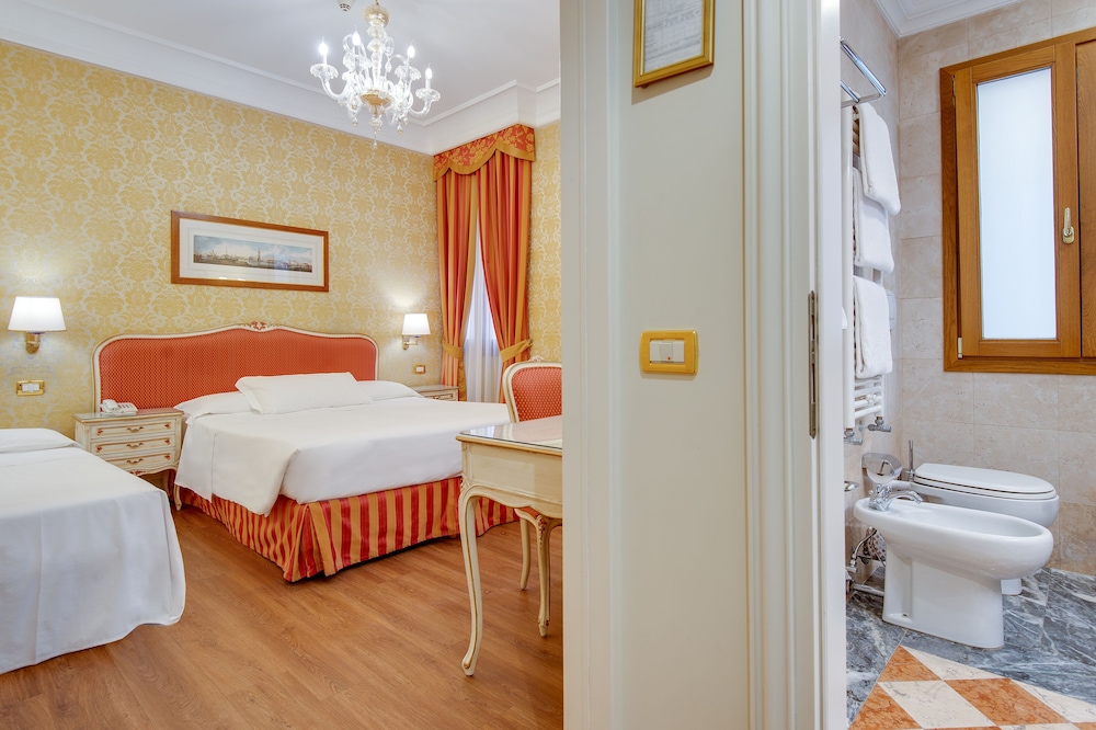 Hotel Antiche Figure — Hotel rooms in Venice, Veneto