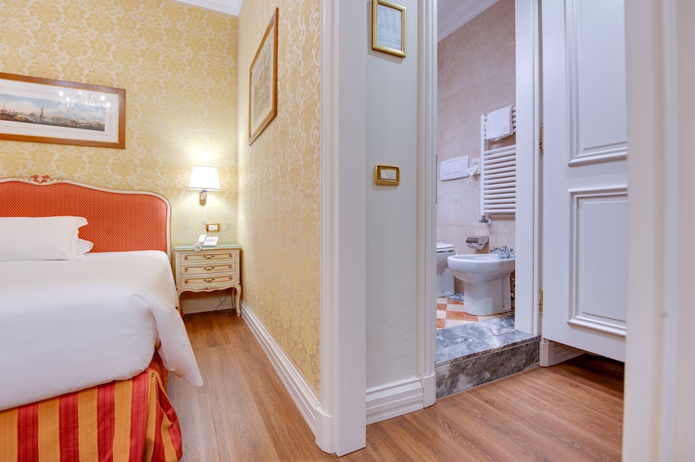 Hotel Antiche Figure — Hotel rooms in Venice, Veneto