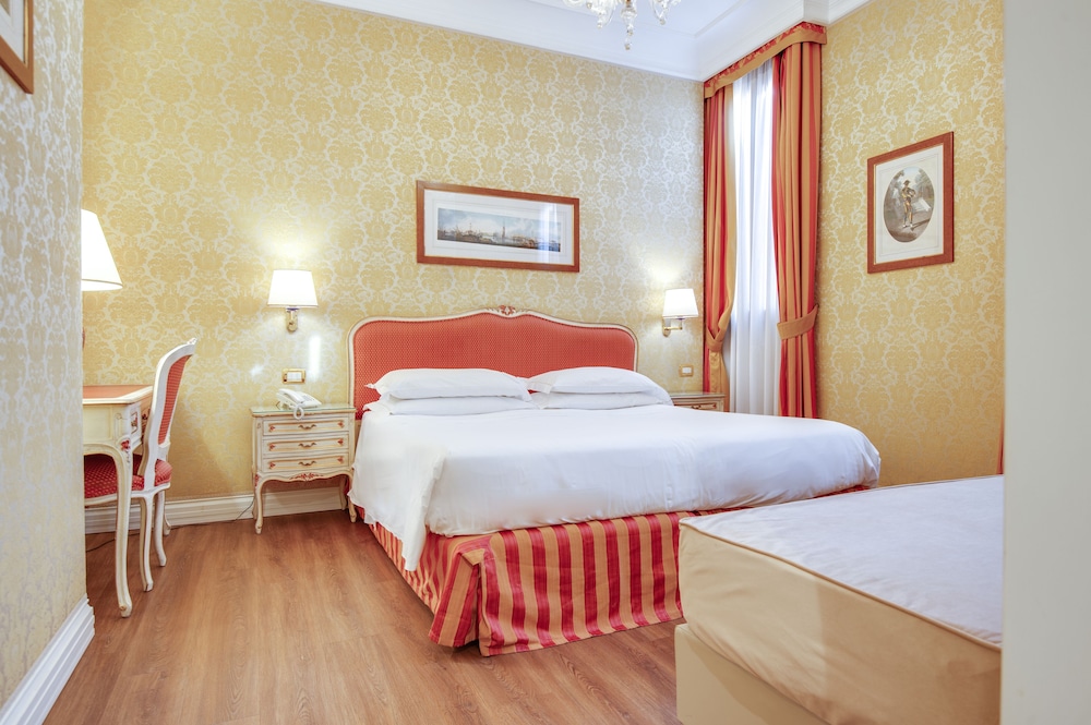 Hotel Antiche Figure — Hotel rooms in Venice, Veneto