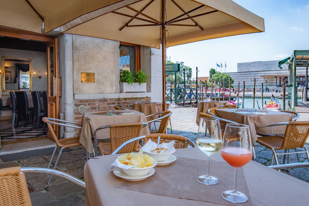 Hotel Antiche Figure — Restaurant & bars in Venice, Veneto
