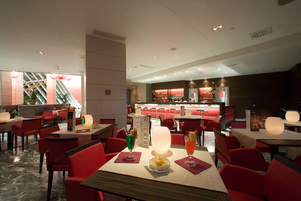 Antony Palace Hotel — Restaurant & bars in Marcon, Veneto