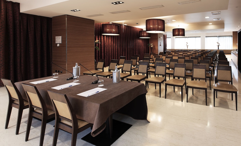Antony Palace Hotel — Restaurant & bars in Marcon, Veneto