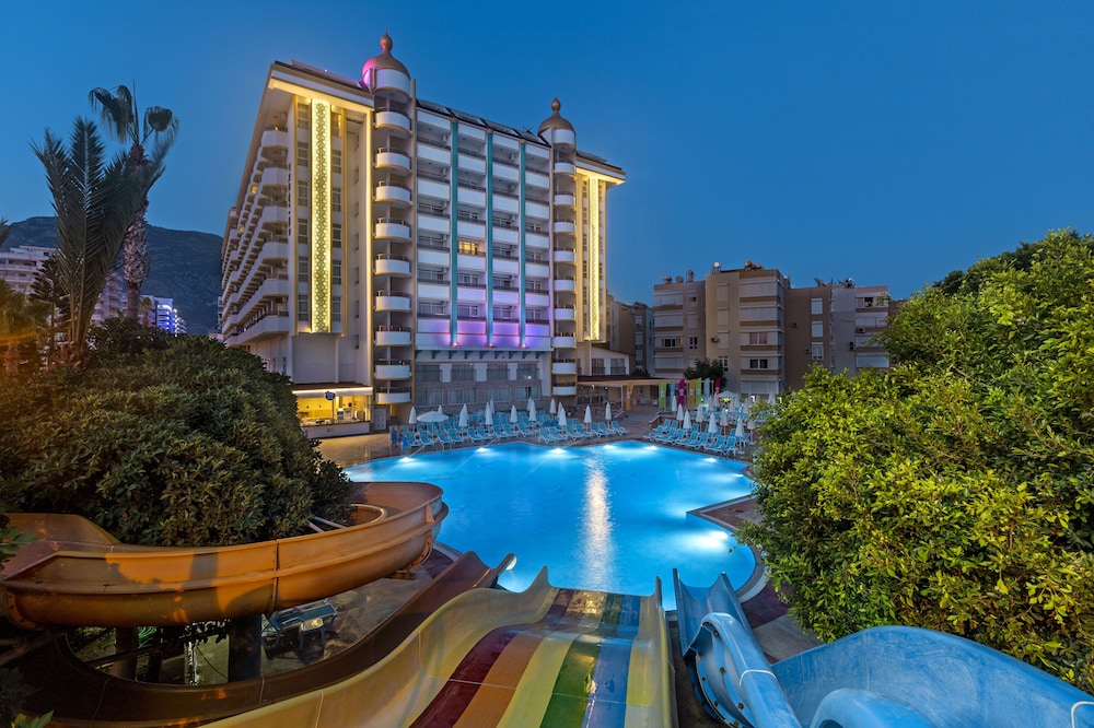 Prestige Alanya ( Ex. Euphoria Comfort Beach Alanya ) - All inclusive — Swimming pool in Alanya