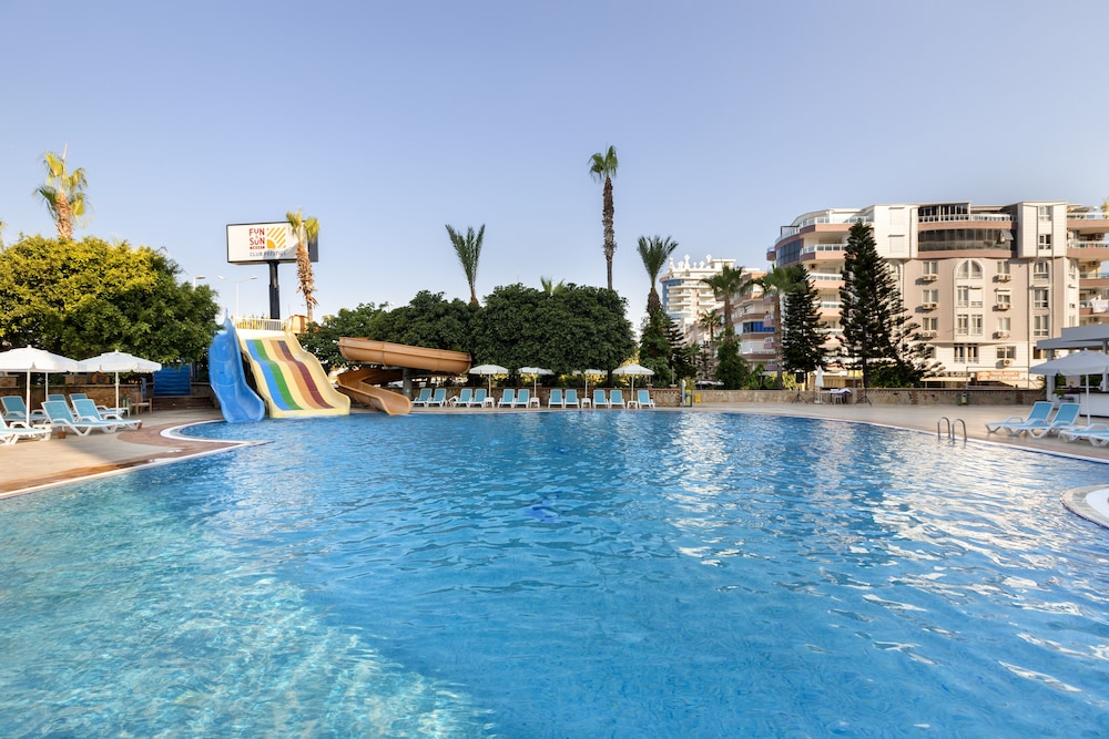 Prestige Alanya ( Ex. Euphoria Comfort Beach Alanya ) - All inclusive — Swimming pool in Alanya