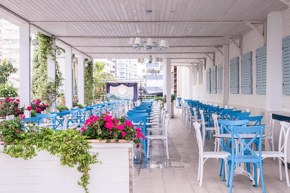 Prestige Alanya ( Ex. Euphoria Comfort Beach Alanya ) - All inclusive — Restaurant & bars in Alanya