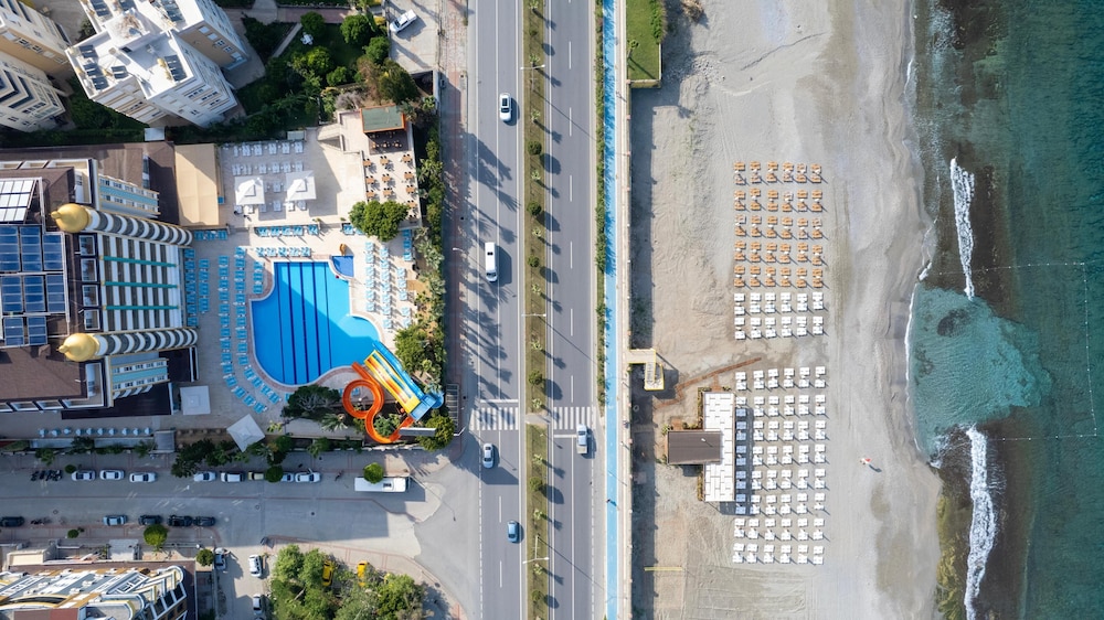 Prestige Alanya ( Ex. Euphoria Comfort Beach Alanya ) - All inclusive — Swimming pool in Alanya