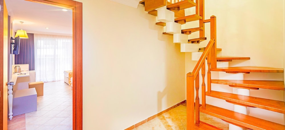 Prestige Alanya ( Ex. Euphoria Comfort Beach Alanya ) - All inclusive — Hotel building in Alanya