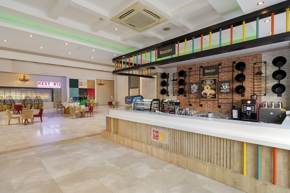 Prestige Alanya ( Ex. Euphoria Comfort Beach Alanya ) - All inclusive — Restaurant & bars in Alanya