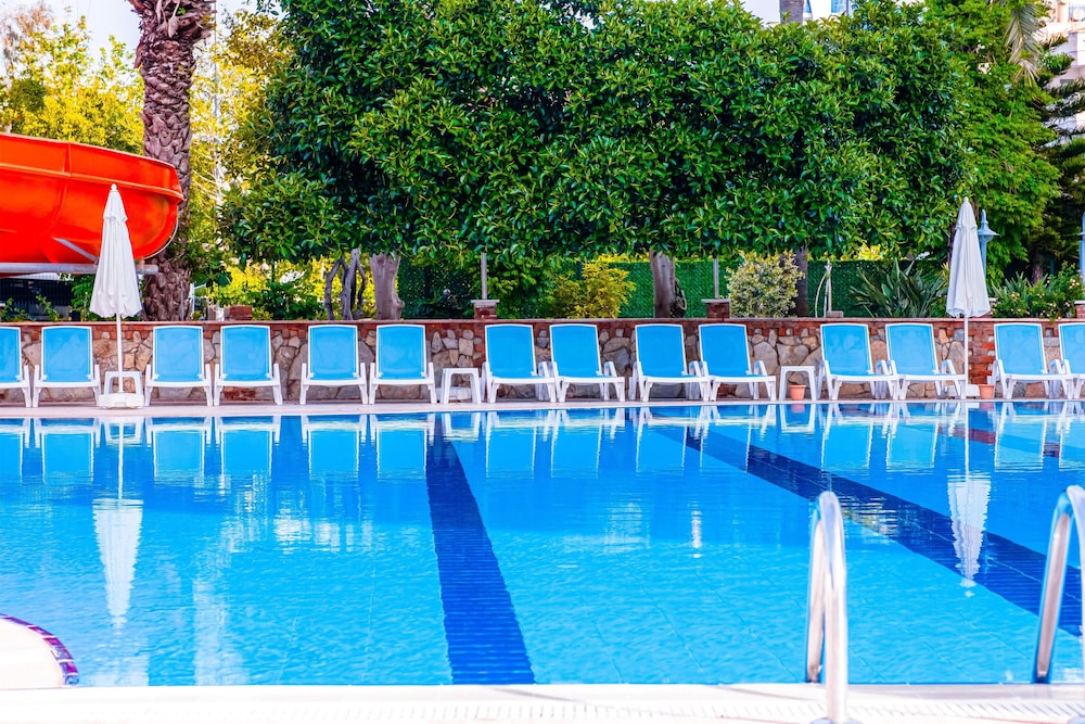 Prestige Alanya ( Ex. Euphoria Comfort Beach Alanya ) - All inclusive — Swimming pool in Alanya