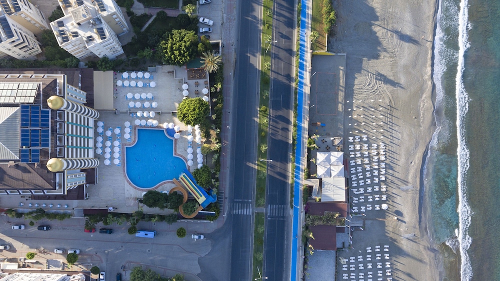 Prestige Alanya ( Ex. Euphoria Comfort Beach Alanya ) - All inclusive — Swimming pool in Alanya