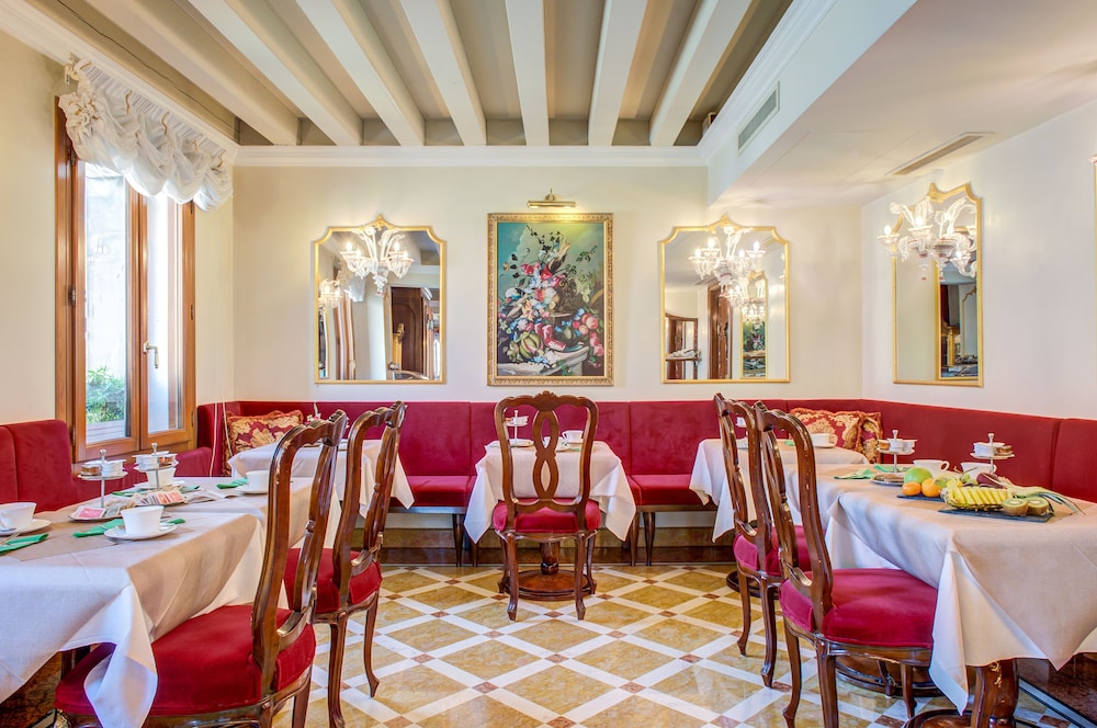 Hotel Canal Grande — Restaurant & bars in Venice, Veneto