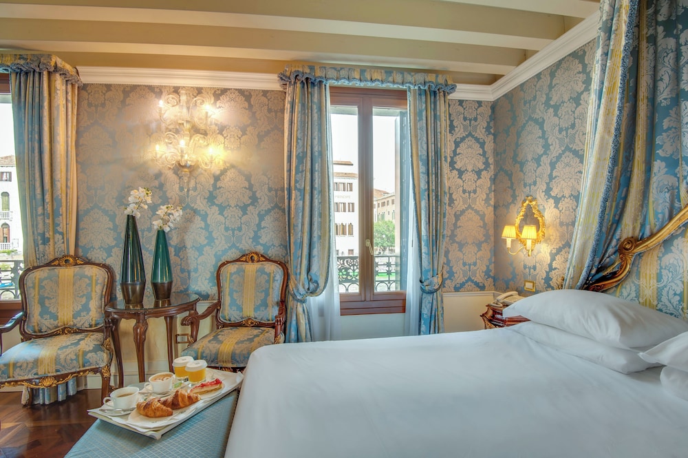 Hotel Canal Grande — Hotel rooms in Venice, Veneto