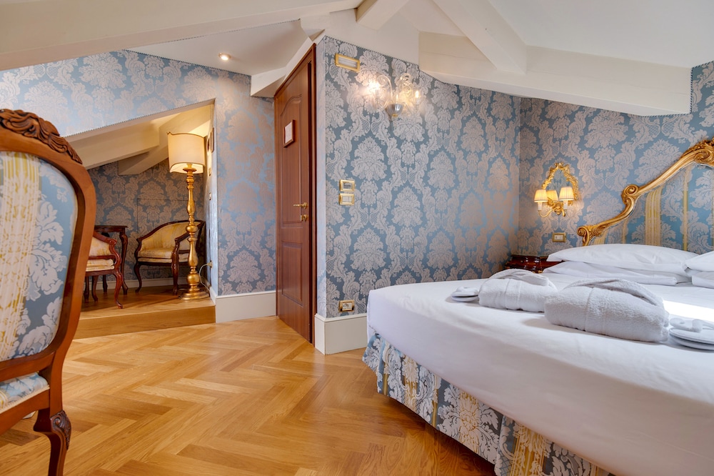 Hotel Canal Grande — Hotel rooms in Venice, Veneto