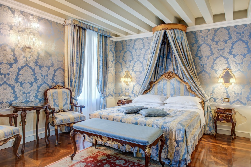 Hotel Canal Grande — Hotel rooms in Venice, Veneto