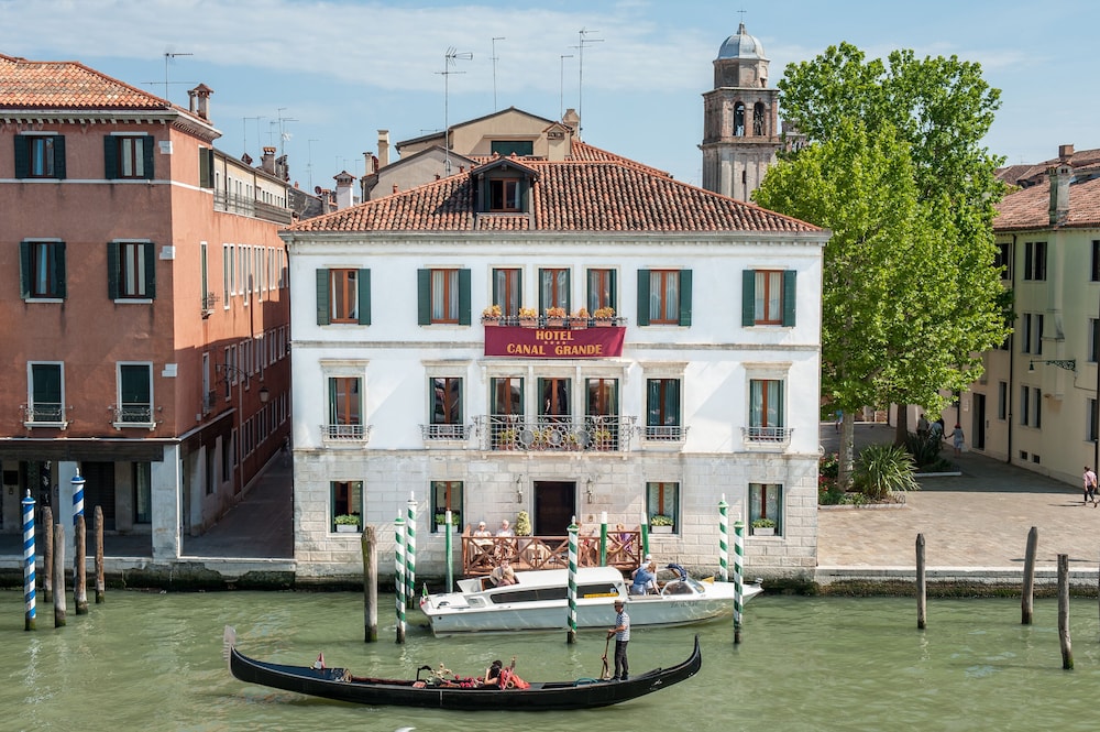 Hotel Canal Grande — Hotel building in Venice, Veneto