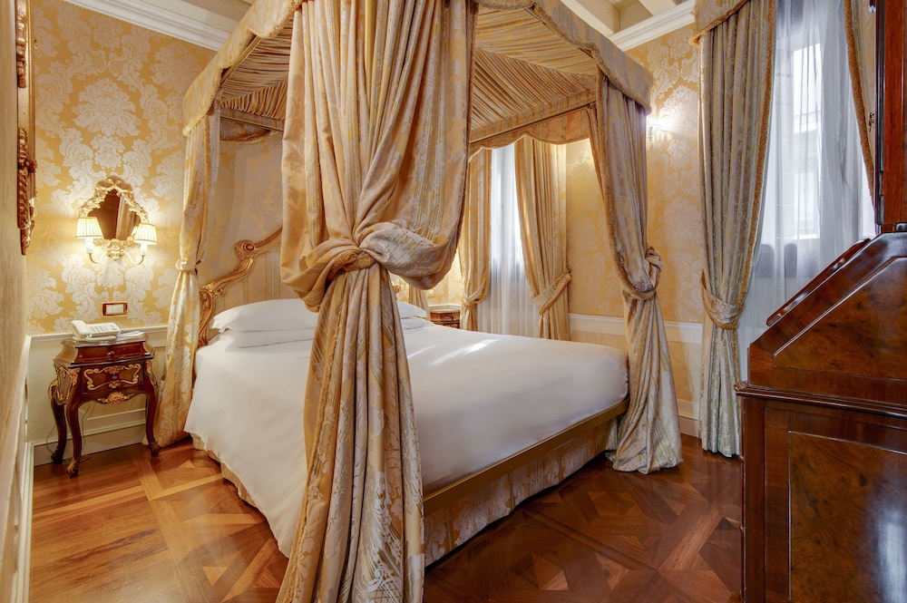 Hotel Canal Grande — Hotel rooms in Venice, Veneto