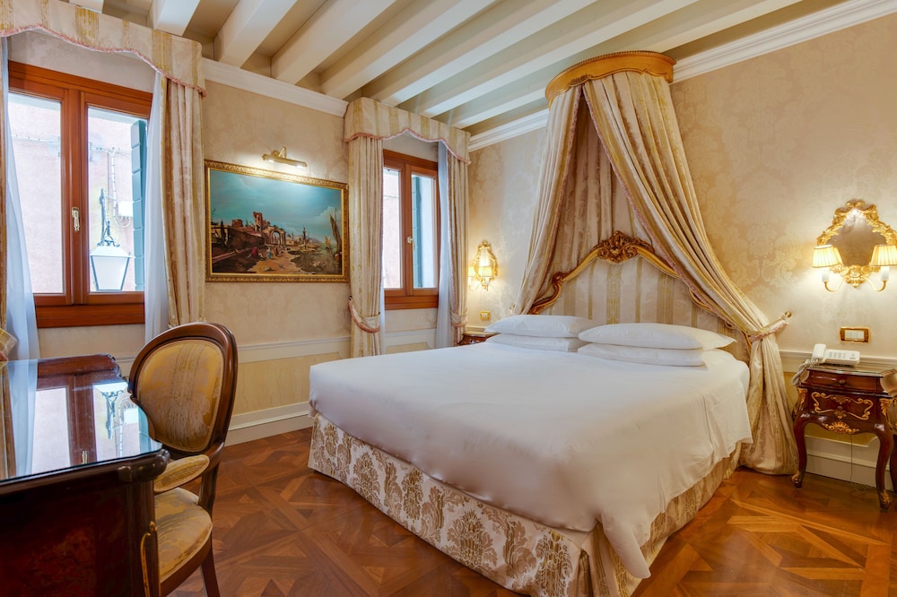 Hotel Canal Grande — Hotel rooms in Venice, Veneto