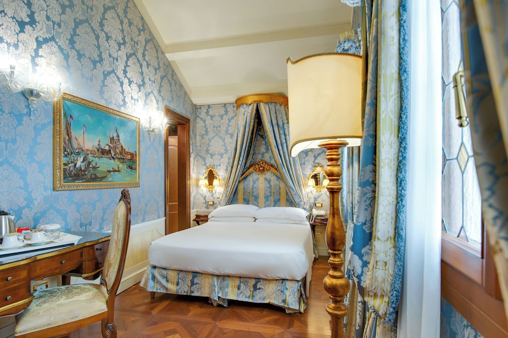Hotel Canal Grande — Hotel rooms in Venice, Veneto