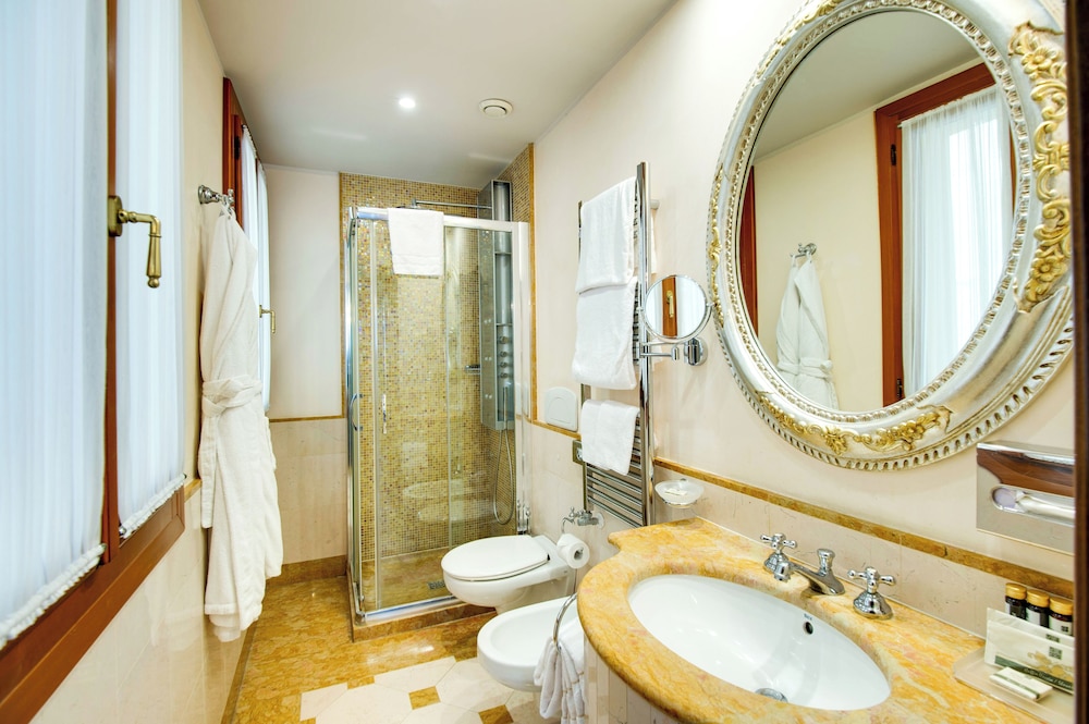 Hotel Canal Grande — Hotel rooms in Venice, Veneto