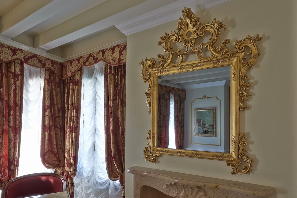 Hotel Canal Grande — Hotel rooms in Venice, Veneto