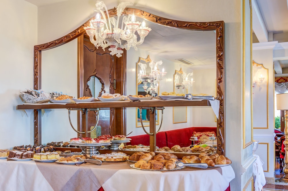 Hotel Canal Grande — Restaurant & bars in Venice, Veneto