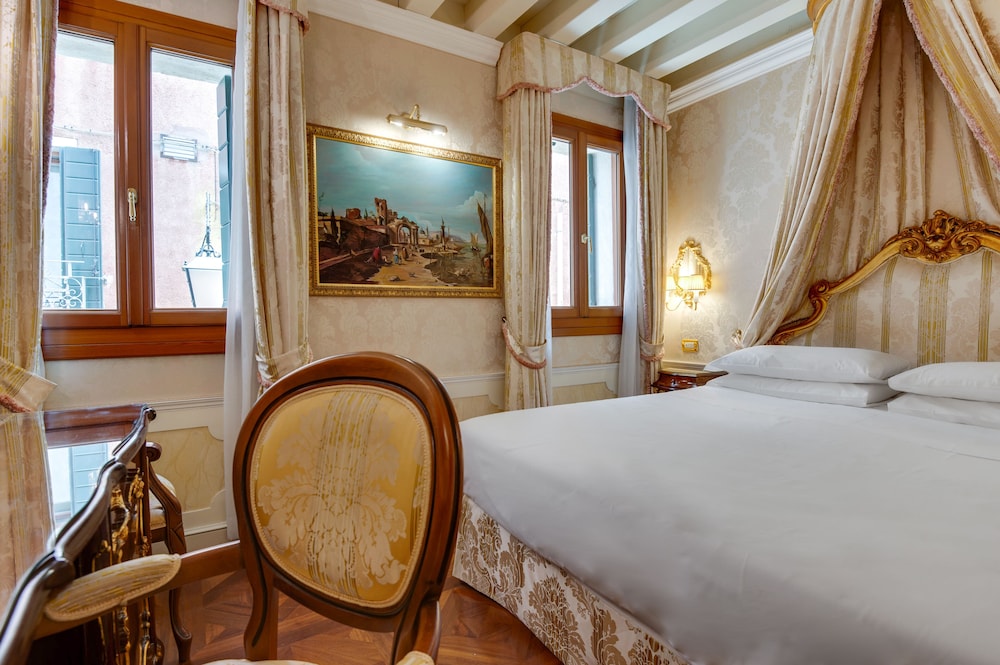 Hotel Canal Grande — Hotel rooms in Venice, Veneto