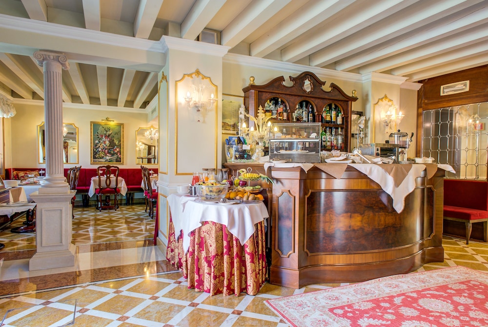 Hotel Canal Grande — Restaurant & bars in Venice, Veneto