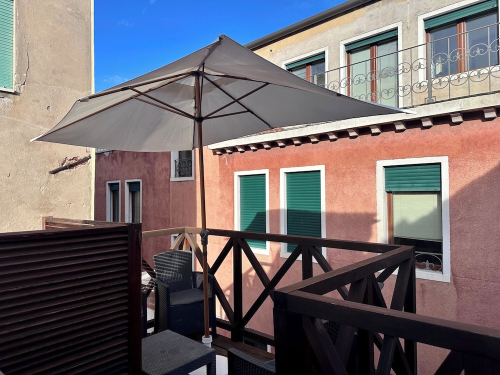 Hotel Canal Grande — Hotel building in Venice, Veneto