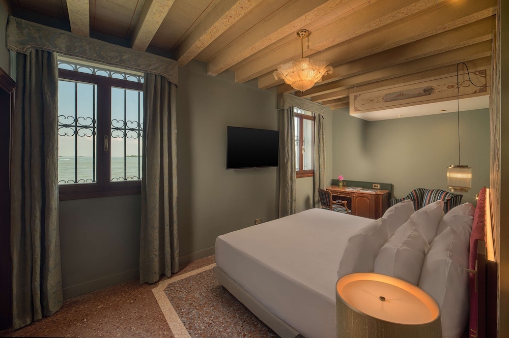 NH Collection Venezia Grand Hotel Dei Dogi — Hotel rooms in Venice, Veneto