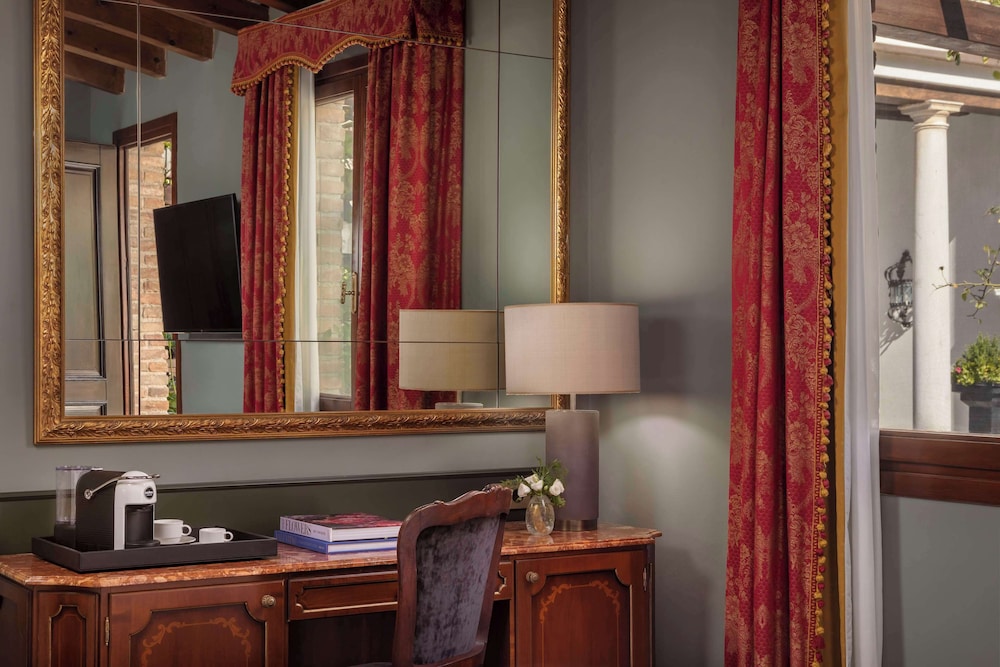 NH Collection Venezia Grand Hotel Dei Dogi — Hotel rooms in Venice, Veneto