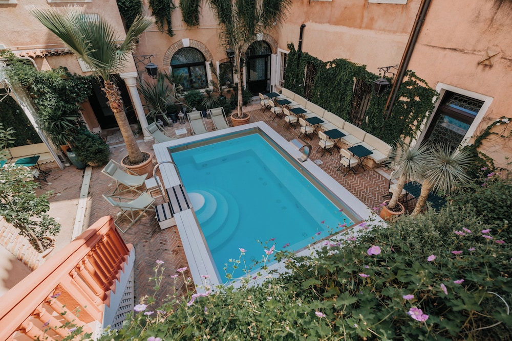 Hotel Giorgione — Swimming pool in Venice, Veneto