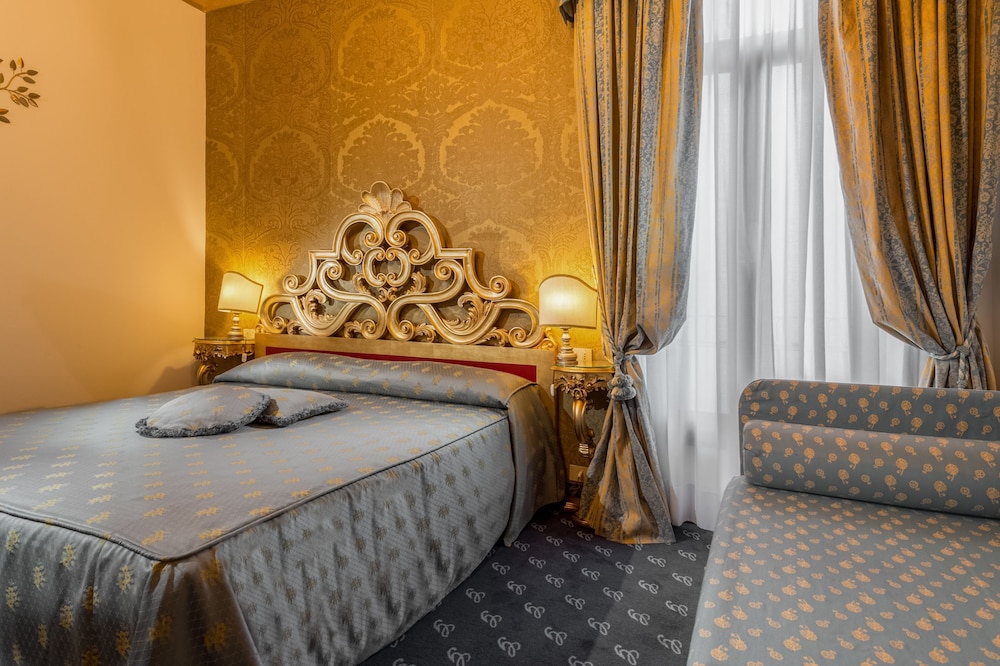 Hotel Giorgione — Hotel rooms in Venice, Veneto
