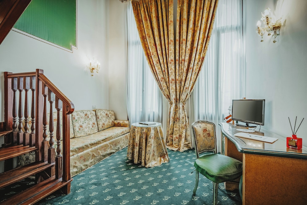 Hotel Giorgione — Hotel rooms in Venice, Veneto