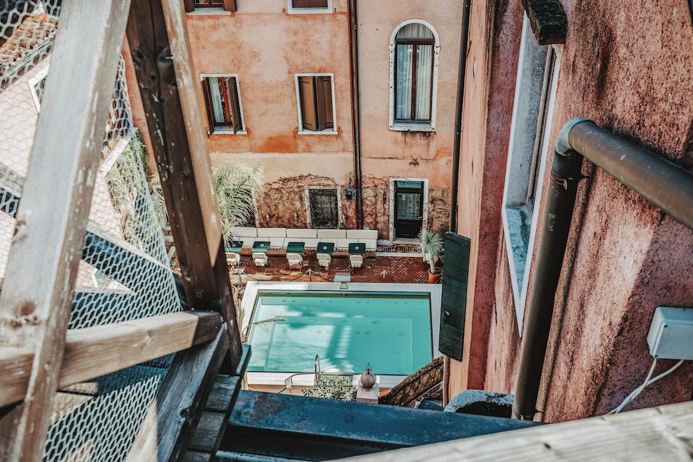 Hotel Giorgione — Swimming pool in Venice, Veneto