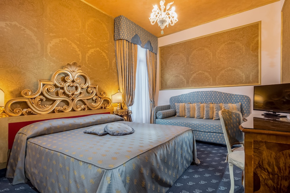 Hotel Giorgione — Hotel rooms in Venice, Veneto