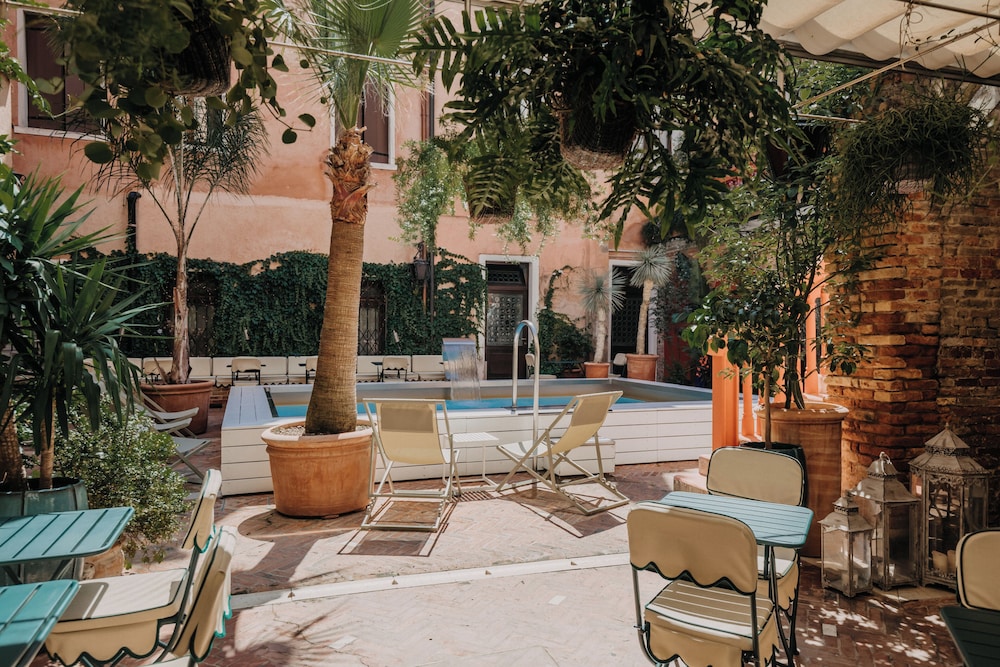 Hotel Giorgione — Swimming pool in Venice, Veneto