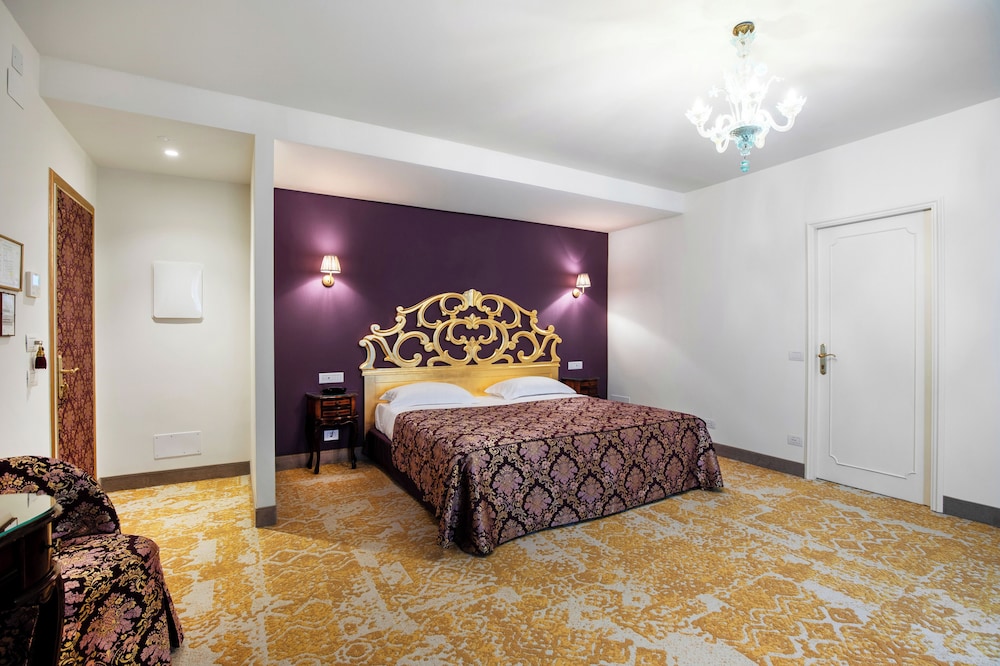 Hotel Giorgione — Hotel rooms in Venice, Veneto