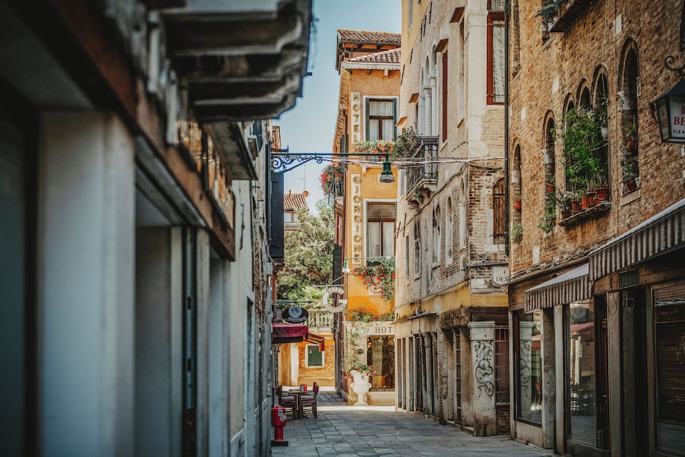 Hotel Giorgione — Hotel building in Venice, Veneto