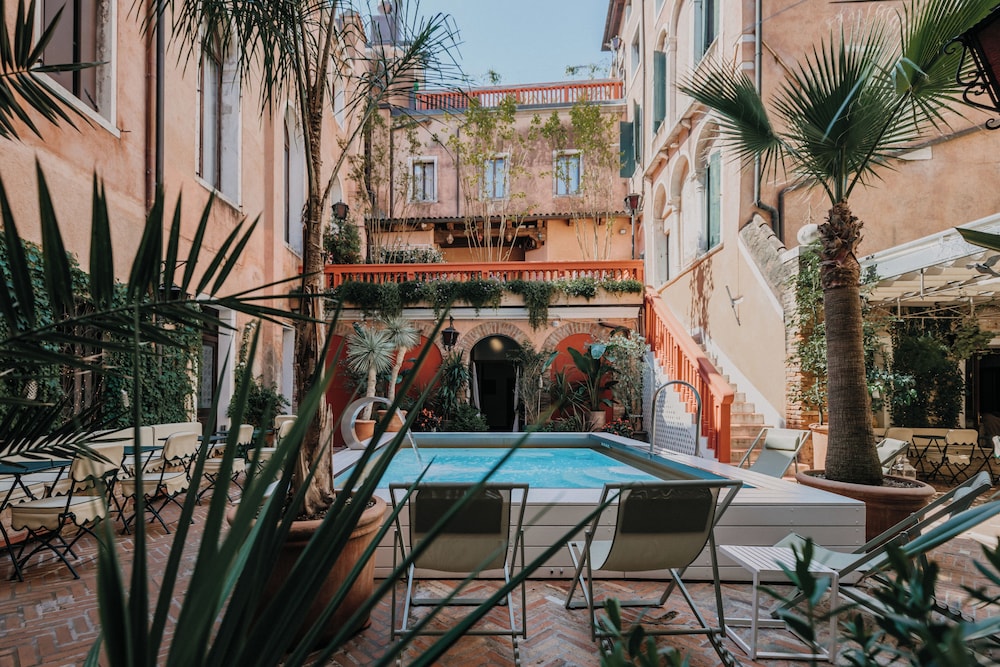 Hotel Giorgione — Swimming pool in Venice, Veneto