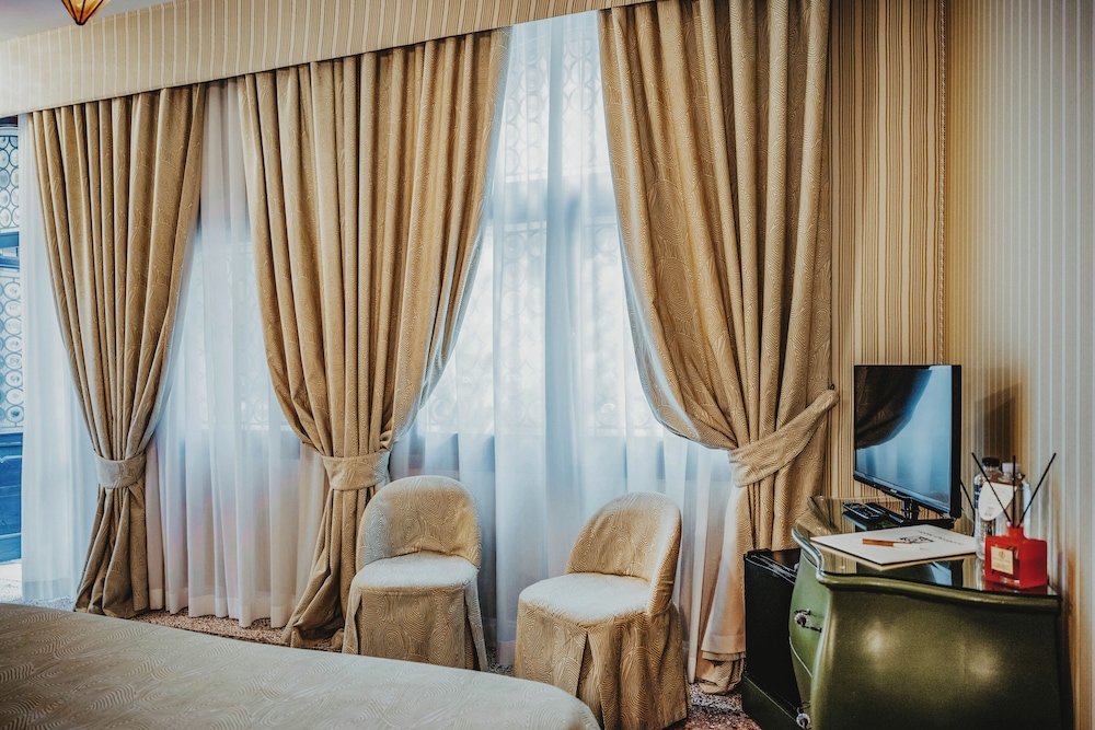 Hotel Giorgione — Hotel rooms in Venice, Veneto