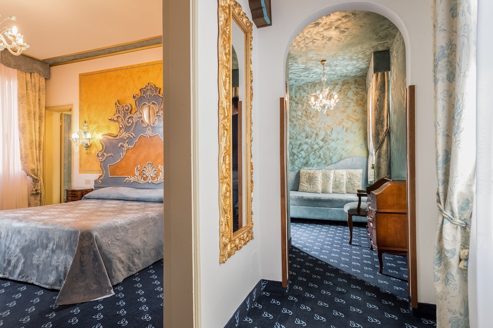 Hotel Giorgione — Hotel rooms in Venice, Veneto