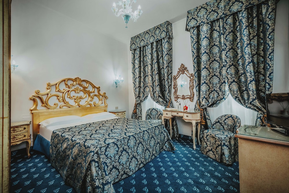 Hotel Giorgione — Hotel rooms in Venice, Veneto