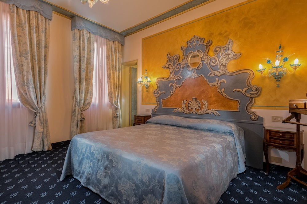 Hotel Giorgione — Hotel rooms in Venice, Veneto