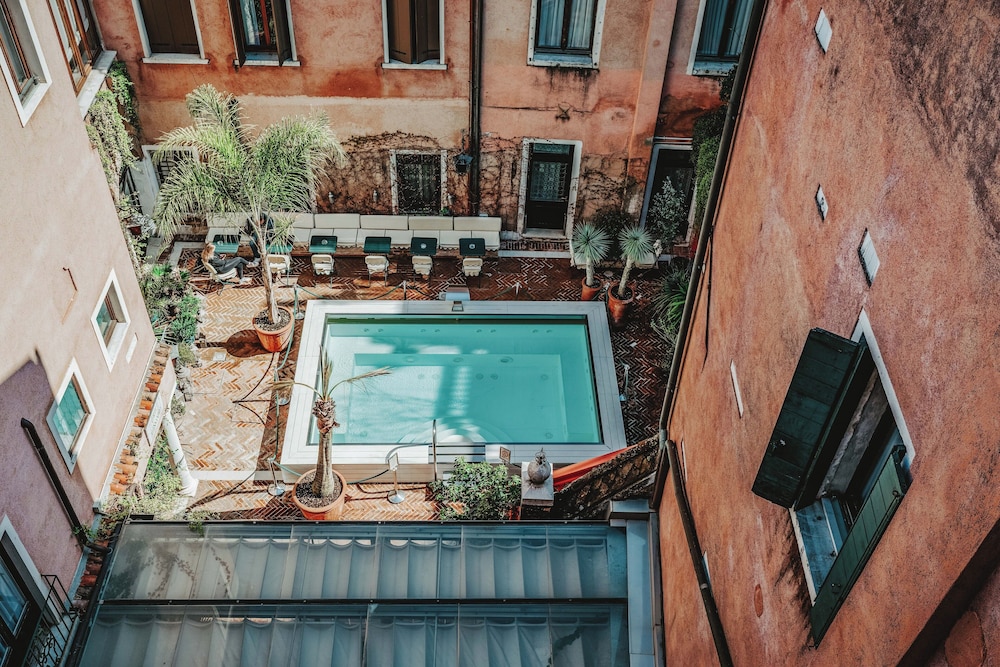 Hotel Giorgione — Swimming pool in Venice, Veneto