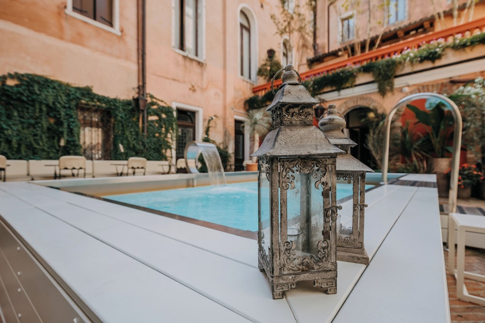 Hotel Giorgione — Swimming pool in Venice, Veneto