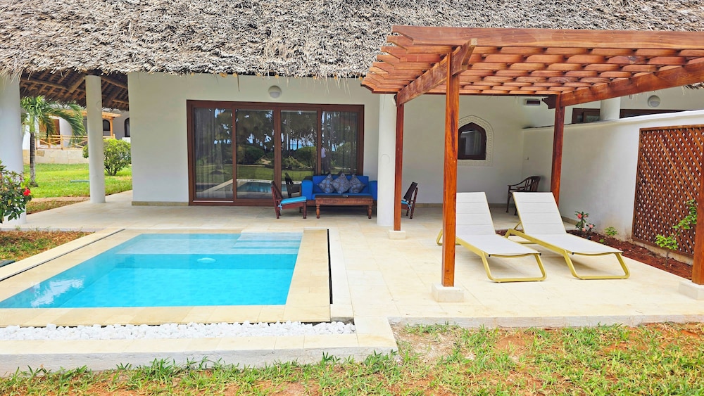 Bluebay Beach Resort & Spa — Swimming pool in Kiwengwa, Zanzibar North