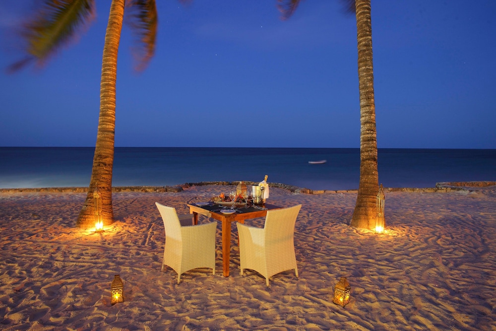 Bluebay Beach Resort & Spa — Restaurant & bars in Kiwengwa, Zanzibar North